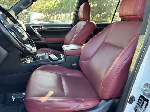 Used 2022 Lexus GX 460 Premium w/ Premium Package image 11