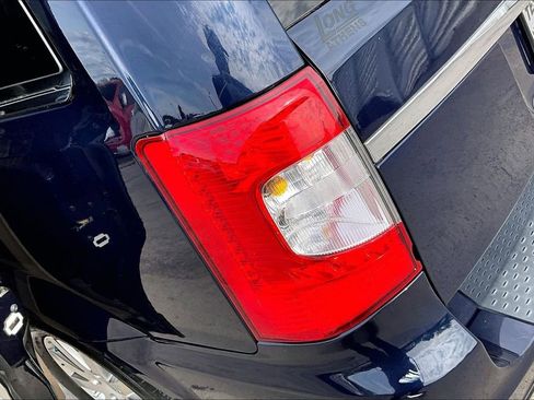 Used 2014 Chrysler Town & Country Touring FWD image 26