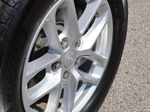 New 2025 Jeep Grand Cherokee Laredo X w/ Luxury Tech Group I image 40