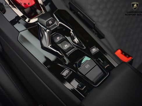 Used 2024 Lamborghini Huracan EVO image 31