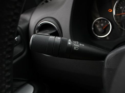 Used 2016 Jeep Compass Latitude image 12