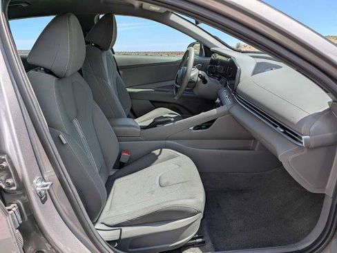 Used 2024 Hyundai Elantra SEL FWD image 17