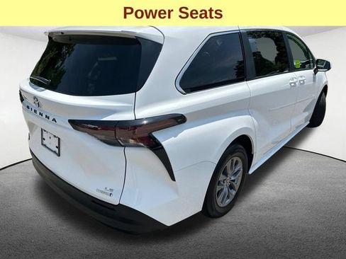 Used 2024 Toyota Sienna LE AWD/4WD image 10