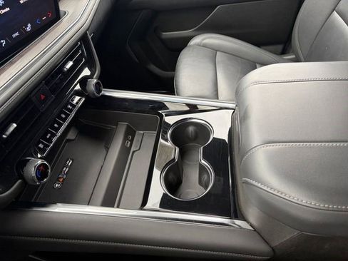 Certified 2025 Chevrolet Suburban Z71 AWD/4WD image 23
