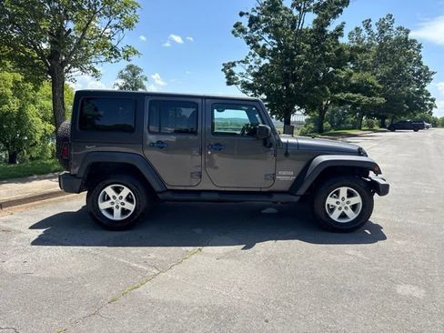 Used 2014 Jeep Wrangler Unlimited Sport w/ Quick Order Package 24S AWD/4WD image 9