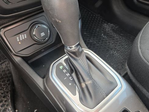 Used 2022 Jeep Renegade Latitude w/ Convenience Group image 24