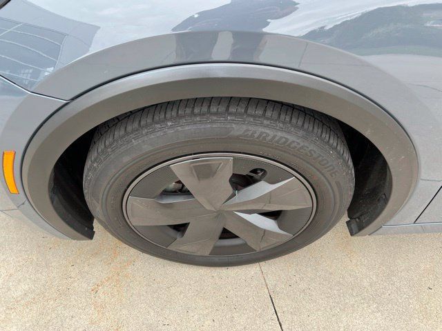 Used 2025 Toyota Prius LE FWD image 10