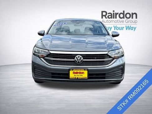 Used 2024 Volkswagen Jetta SE FWD image 2