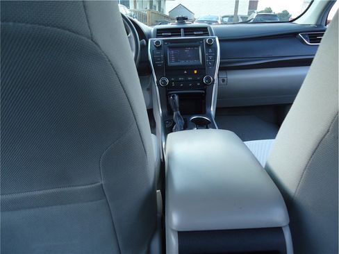 Used 2015 Toyota Camry LE FWD image 16