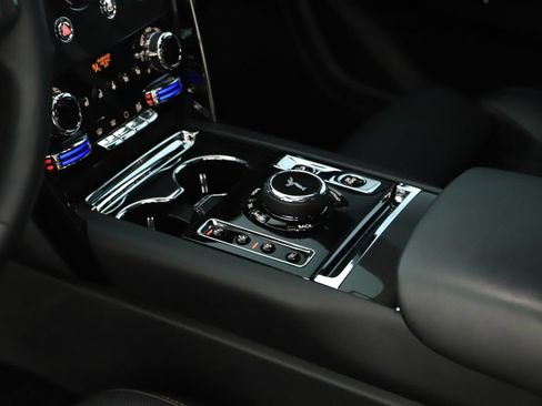 Used 2025 Rolls-Royce Cullinan Black Badge AWD/4WD image 17