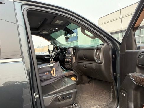 Used 2023 GMC Sierra 2500 Denali w/ Denali Ultimate Package AWD/4WD image 2