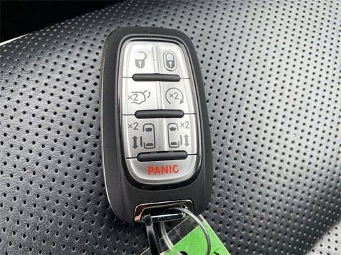 Used 2023 Chrysler Pacifica Limited image 44