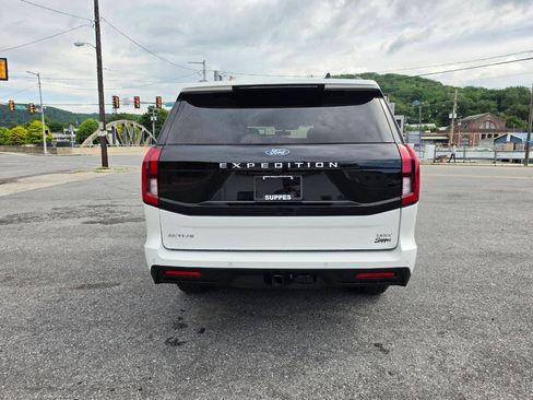 Used 2025 Ford Expedition Max Active AWD/4WD image 8