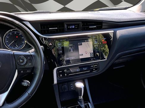 Used 2018 Toyota Corolla XLE FWD image 5