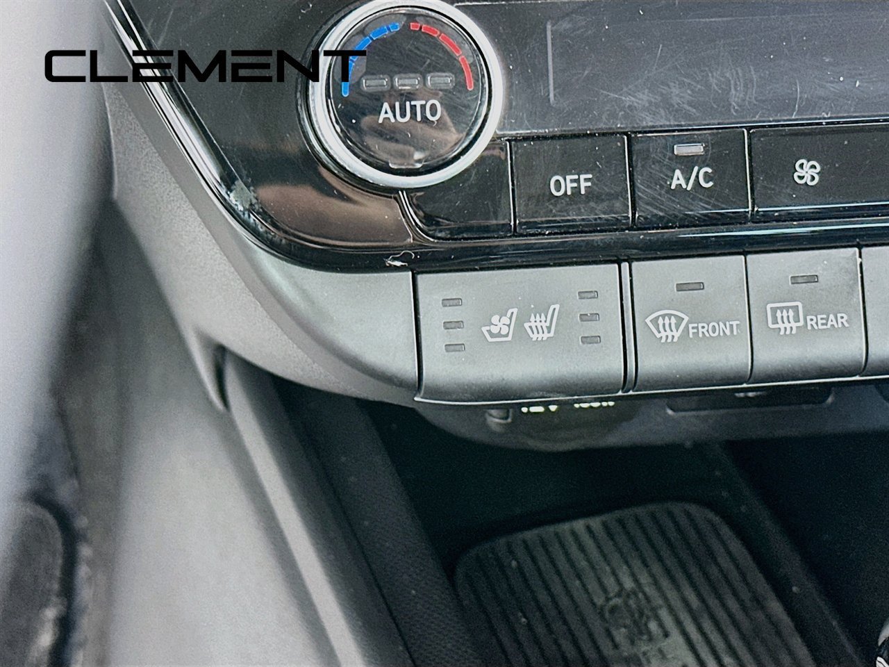 Used 2024 Hyundai Elantra Limited FWD image 23