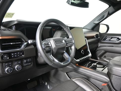 Used 2025 GMC Yukon Denali w/ Sun & Power Step Package AWD/4WD image 24