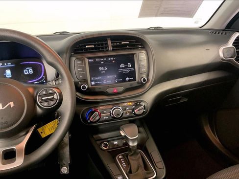 Certified 2025 Kia Soul LX FWD image 6