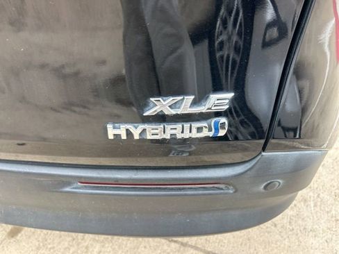 Used 2022 Toyota Sienna XLE image 5