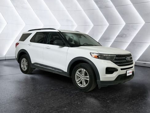 Used 2023 Ford Explorer XLT AWD/4WD image 1