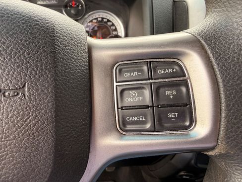Used 2020 RAM 1500 Classic SLT w/ Luxury Group RWD image 16