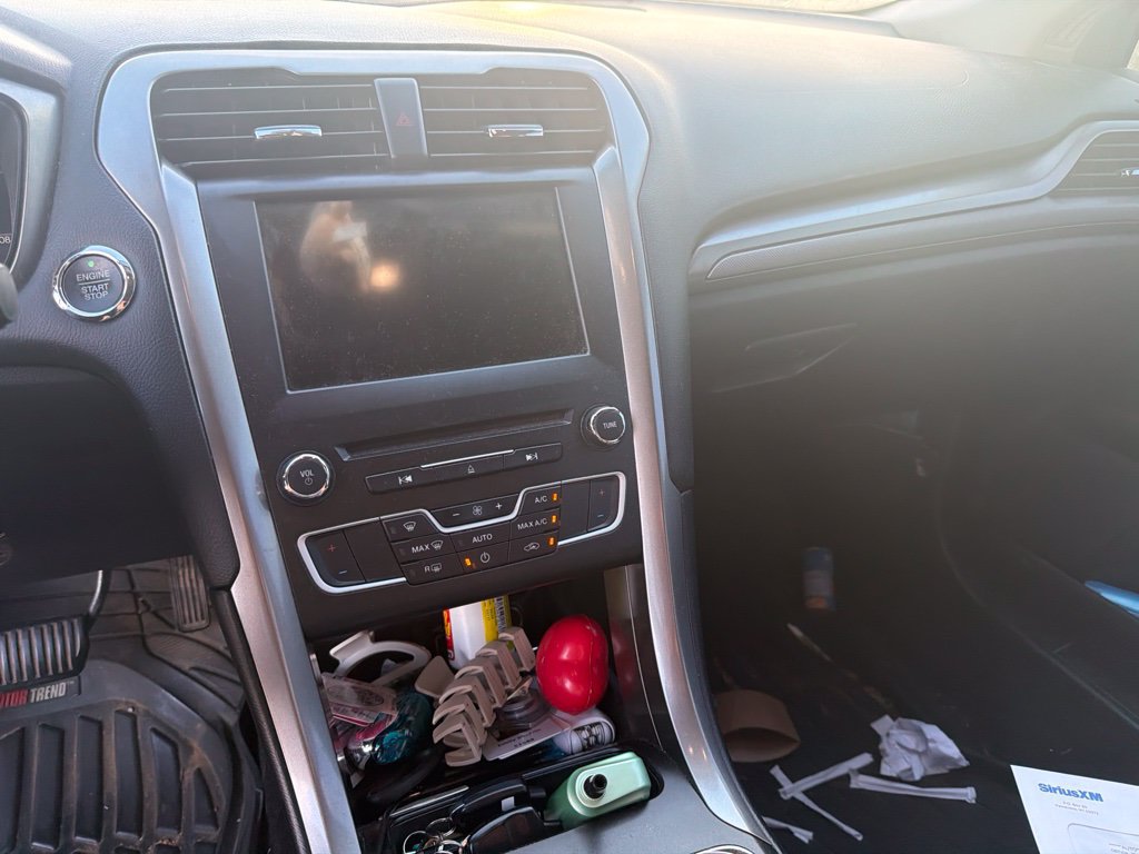 Used 2018 Ford Fusion SE w/ Fusion SE Technology Package FWD image 7