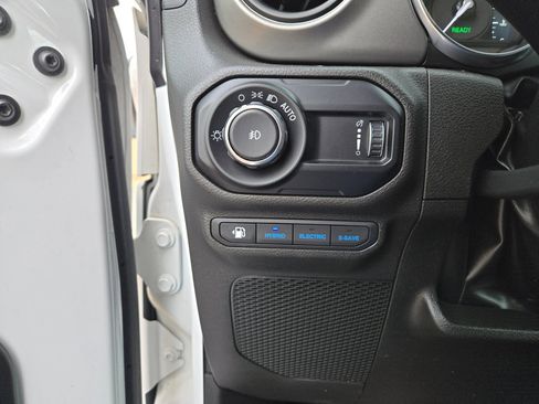 Used 2023 Jeep Wrangler Unlimited w/ Cold Weather Group image 17