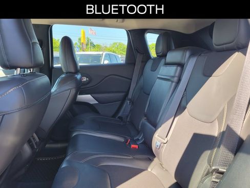 Used 2018 Jeep Cherokee Latitude Plus w/ Cold Weather Group AWD/4WD image 11