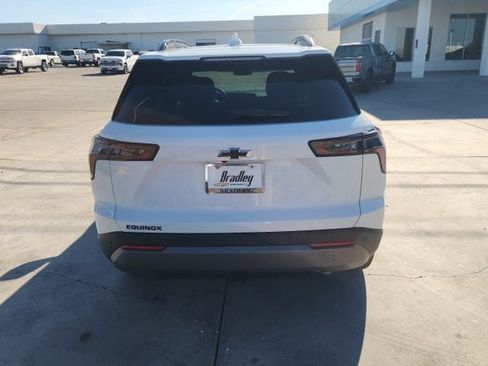 New 2026 Chevrolet Equinox LT w/ Midnight Edition FWD image 5