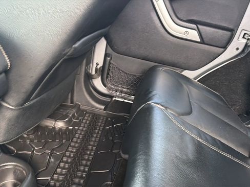 Used 2016 Jeep Wrangler Unlimited Rubicon image 45