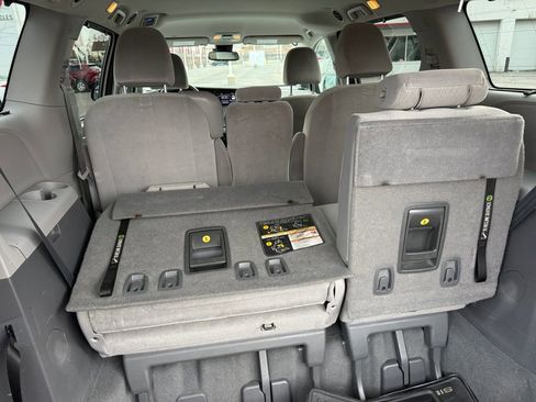 Certified 2020 Toyota Sienna LE image 24