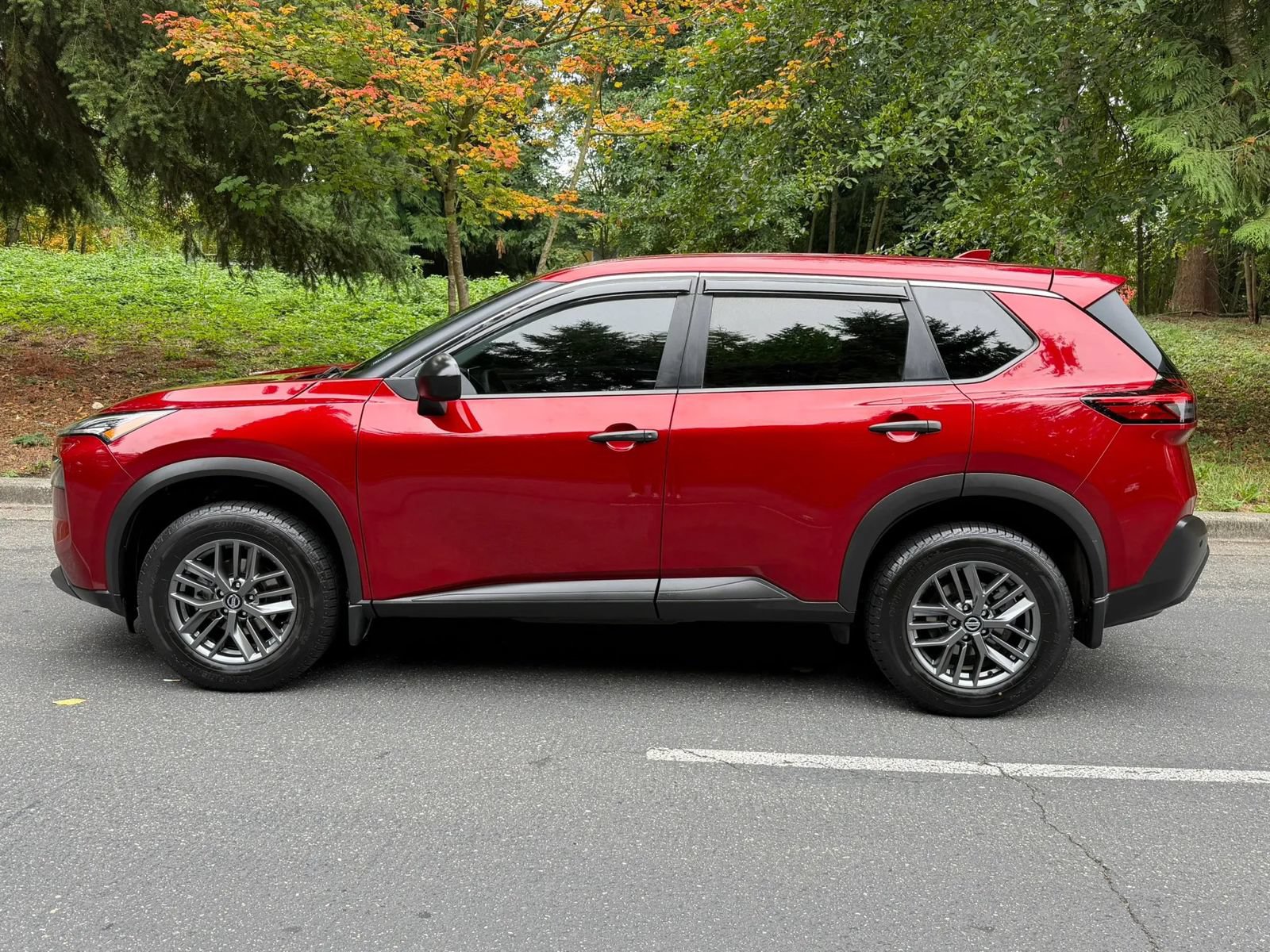 Used 2021 Nissan Rogue S AWD/4WD image 2