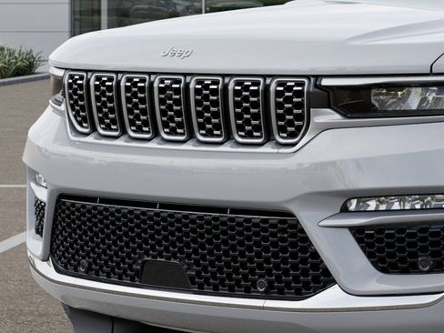 New 2025 Jeep Grand Cherokee Summit image 31