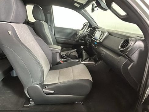 Used 2022 Toyota Tacoma TRD Sport w/ TRD Premium Sport Package AWD/4WD image 29
