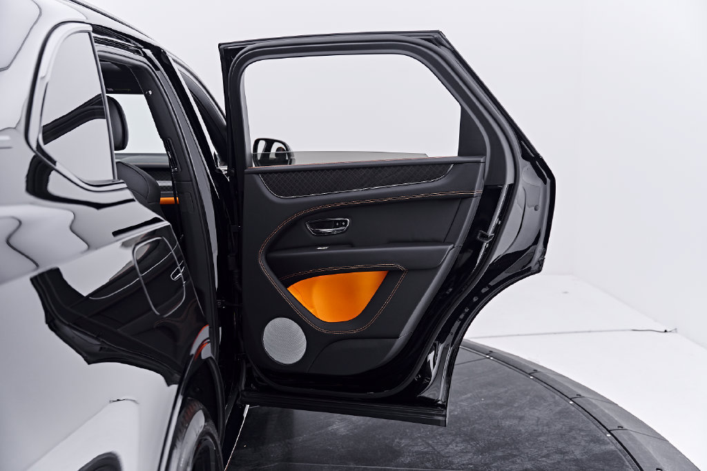 Used 2025 Bentley Bentayga AWD/4WD image 37