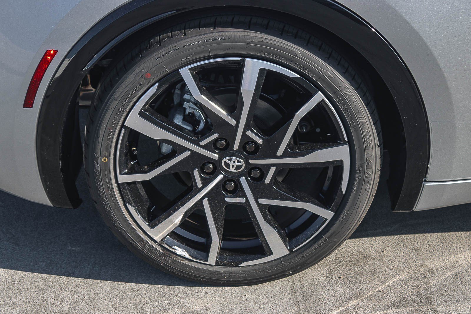 New 2027 Toyota Prius Plug-In Hybrid FWD image 12