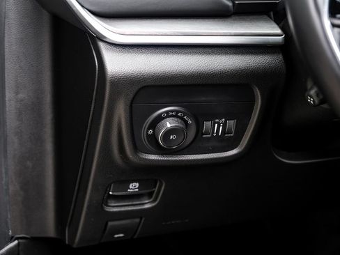 Used 2022 Jeep Grand Cherokee Overland w/ Luxury Tech Group IV RWD image 37