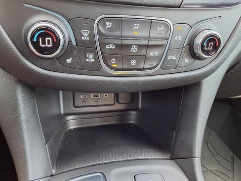 Used 2023 Chevrolet Equinox LT FWD image 8