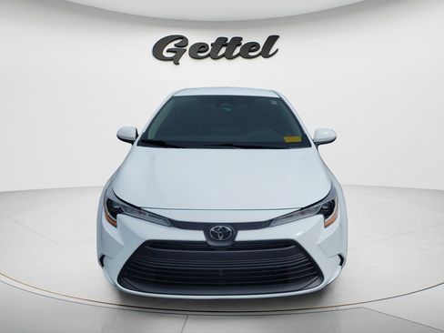 Used 2024 Toyota Corolla LE FWD image 2