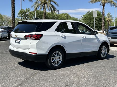 Used 2024 Chevrolet Equinox LS w/ LS Convenience Package FWD image 4