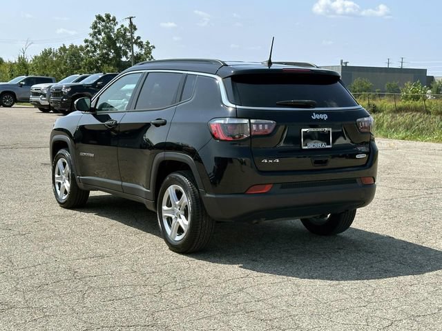 Used 2023 Jeep Compass Latitude w/ Convenience Group AWD/4WD image 3
