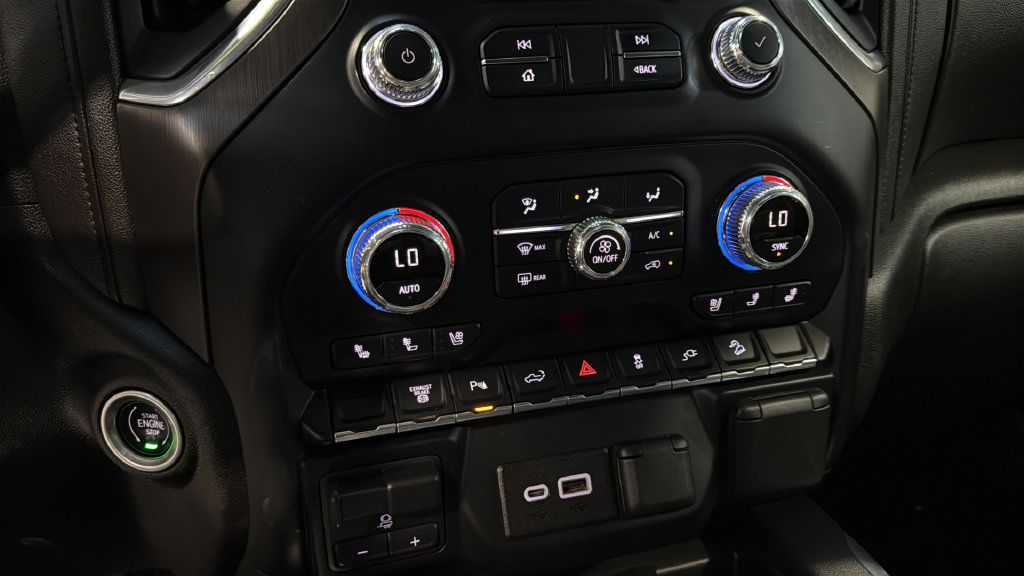 Used 2022 GMC Sierra 3500 AT4 w/ AT4 Preferred Package AWD/4WD image 28