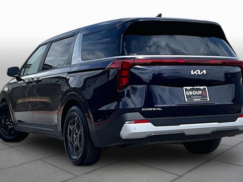 Used 2025 Kia Carnival FWD image 12