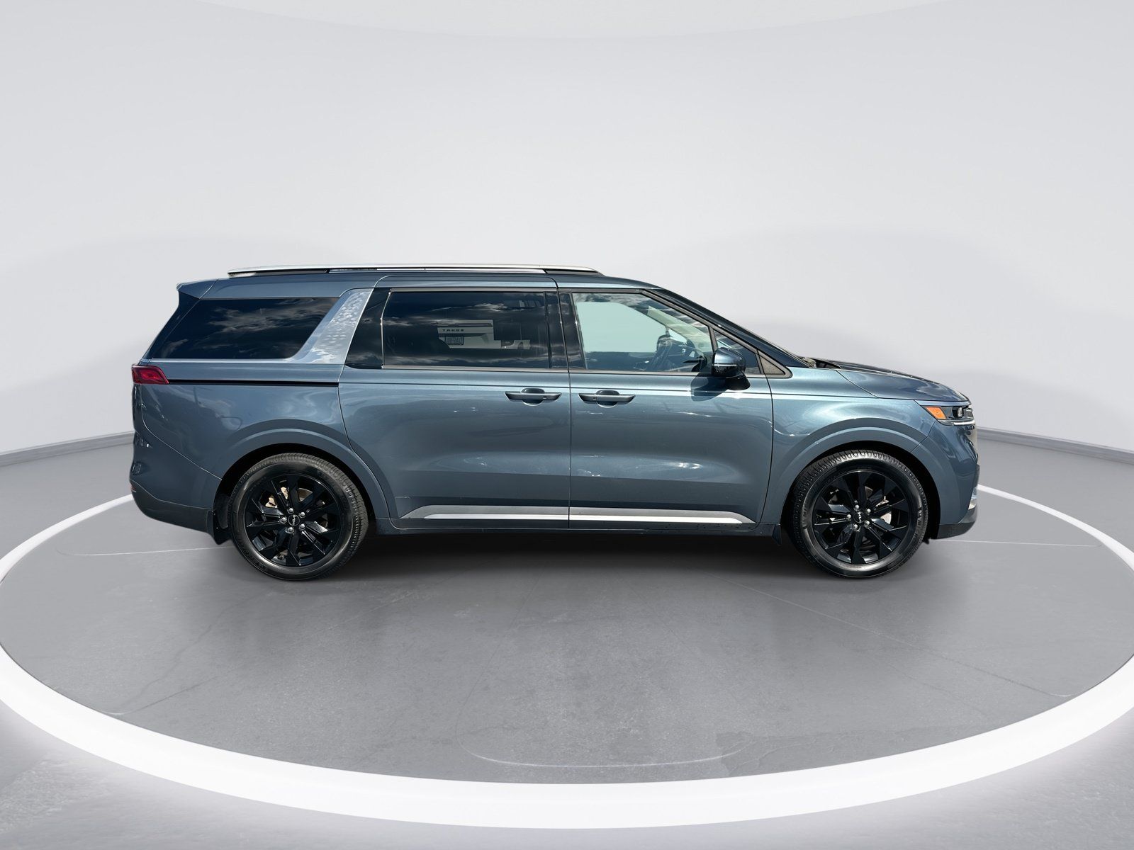 Used 2024 Kia Carnival SX FWD image 10