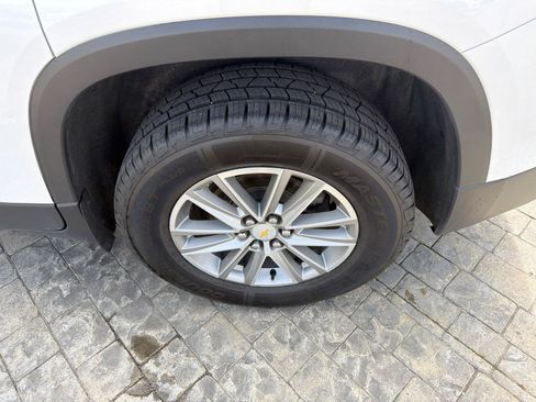 Used 2023 Chevrolet Traverse LT AWD/4WD image 11