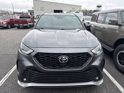 Used 2022 Toyota Highlander XSE image 16