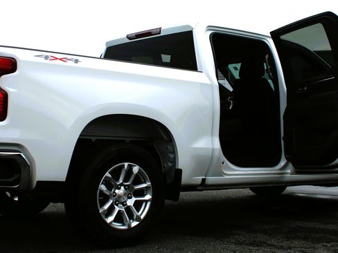 Used 2025 Chevrolet Silverado 1500 LT AWD/4WD image 18