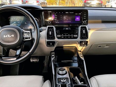 Used 2023 Kia Sorento SX Prestige w/ Panoramic Sunroof Package image 16