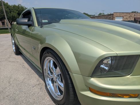 Used 2005 Ford Mustang GT Premium RWD image 34