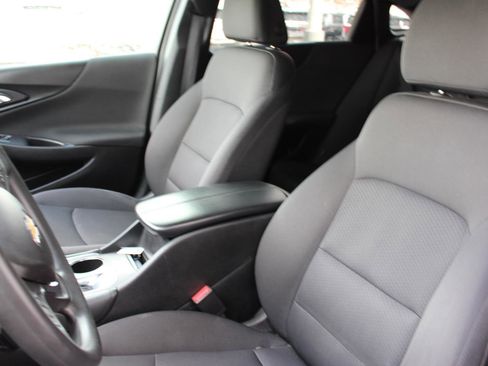 Used 2018 Chevrolet Malibu LT image 18
