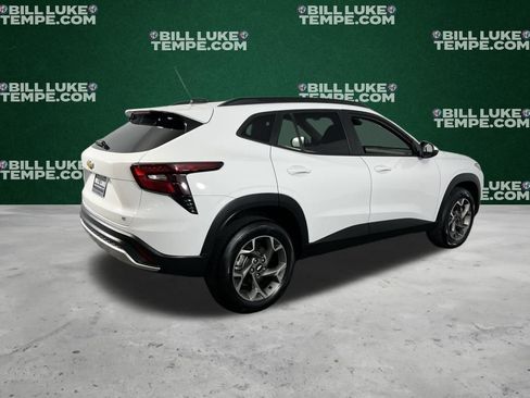 Used 2025 Chevrolet Trax LT image 4